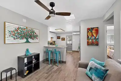 Image de Old Town Holiday Haven, Walk to River of Lights!