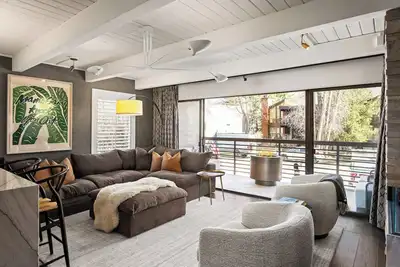 Image de Cozy + Tasteful Contemporary Aspen Condo - 5 min Walk to Ajax or Downtown