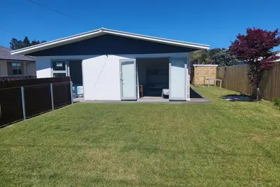 Image de Relaxed, Sunny Kiwi Bach - Walk to the Beach
