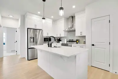 Image de Brand New || Yyc || 3 Bed || 2 Bath Retreat