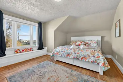 Image de New. The Greeley Getaway. 3 Bedroom. Near Unc.