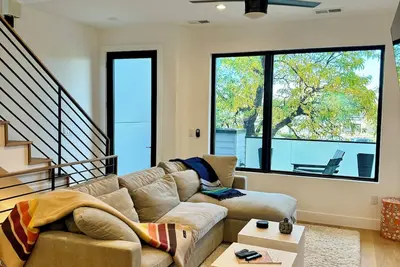 Image de \"Rooftop Retreat: A Happy Place in Boulder, Co\"