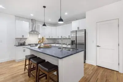 Image de Close 2 restaurants 4br3ba. Heart of Atl West Midtown, soaking tub:walkBeltline!