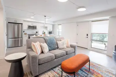 New-Fully Loaded! Short Walk to Ksu Campus