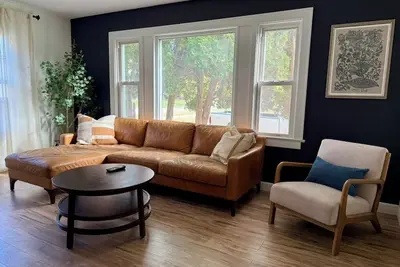 Image de The Yellow Door House - Two blocks from Luther