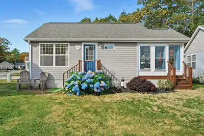 Image de Beach Gear Included! Updated 2br Cottage + Pool