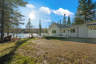 Image de Bear Necessities | Private Waterfront Cabin on Rangeley Lake