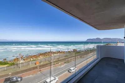 Image de Oceanview Apartment at Wavescapes Muizenberg