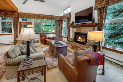 Image de Ideal For Entertaining - Spacious West Vail Home!