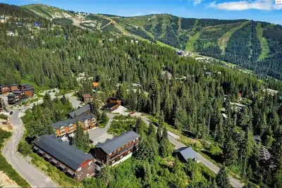 Image de Spacious Schweitzer Condo for Family Getaways. Easy Access to Skiing and Village