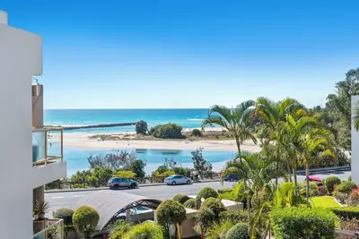 Image de 🌴 Beachfront Entire 3 Bed Apartment at Currumbin