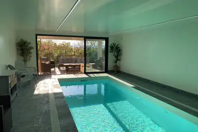 Image de Le Gîte des Garrigues au pied du Mont Bouquet, piscine intérieure privée, Sauna