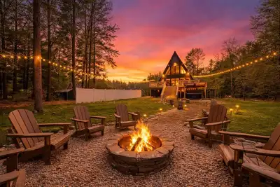 Image de A-Frame Cabin | Hot Tub | Theater & Game Lounge