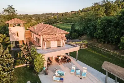Image de Villa Architetti by Italita, a luxury villa infinity pool and pool bar.
