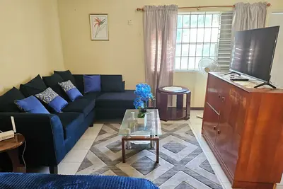 Image de 2-bedroom apartment with Ac and hot water