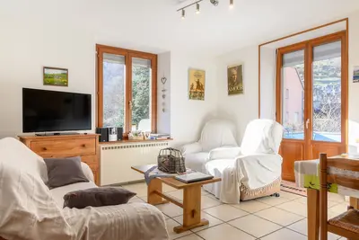 Image de Appartement « Le Gîte À Mamie » avec vue sur la montagne, terrasse privée et Wi-Fi