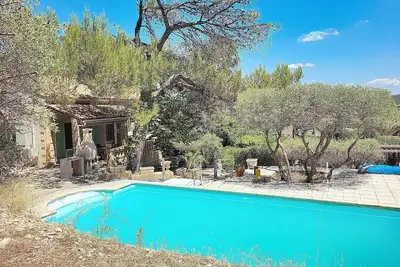 Image de Maison avec piscine dans les hauteurs d'Aramon