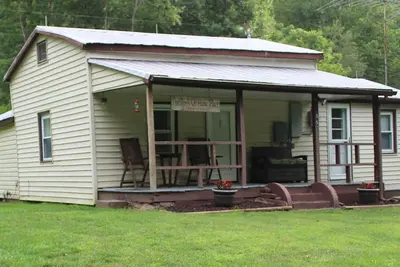 Image de Cabin along Swift Run River, in Stanardsville, perfect for a relaxing getaway