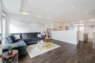 Image de Central Vaughan- Stylish 3-Bedroom House