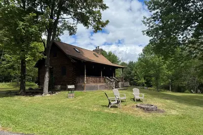 Image de The Trading Post - Peaceful log cabin in the woods, minutes to Asv