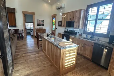 Premium Draper Stay • Quiet, Comfortable & Fully Stocked