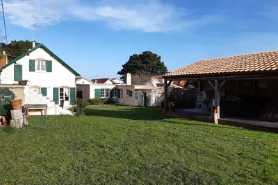 Image de Villa familiale bord de mer modulable avec piscine extérieure et jardin clos