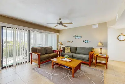 Image de Beautiful condo with private balcony access, wifi, and panoramic marina views