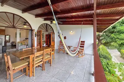 Image de Villas el Parque 18a: Ocean-View Studio Apartment, Central, Pool, Ac & WiFi