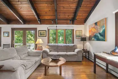 Spacious 4 Bedroom with Ac, Dog Friendly!