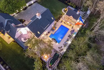 Image de Heated Pool, Outdoor Kitchen, Luxury Living!