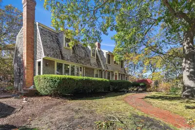 Game Room, Walk to Two Landings!