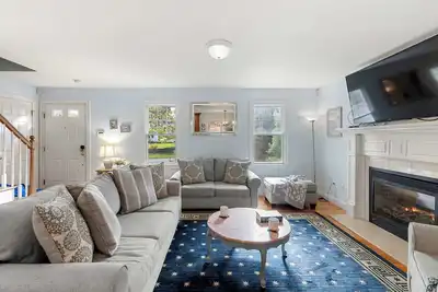 Image de 1 Mile to Red River Beach, Game Room, Central Ac!