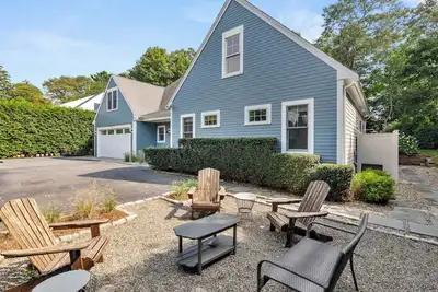 Image de Family Friendly Home, Mins to Beach and Downtown!