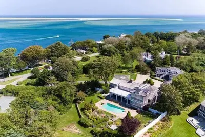 Image de Pool, Hot Tub, Theater Room, Water Views and more!