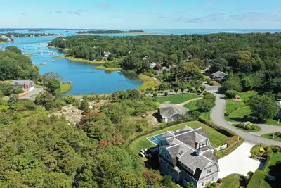 Image de Luxury Home with Pool, Hot Tub & Water View