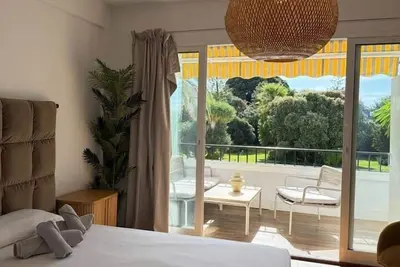 Image de Elegant Studio Apartment with Balcony and Pool