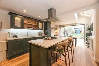 Image de Gorgeous Cottage near Station - 17 mins to London - Pass the Keys