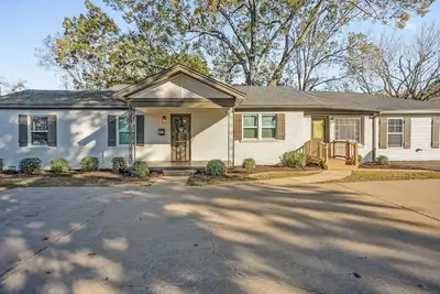 Image de Welcome The Central Downtown House!