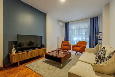 Image de Spacious 3-bedroom apartment with balcony in central location