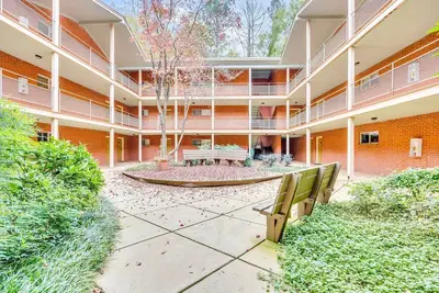 Image de 2-bedroom cozy apartment, close to downtown Athens.