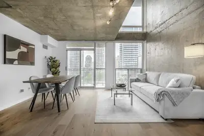 Image de 2br Loft in King West | 2 Baths+Balconies+Parking