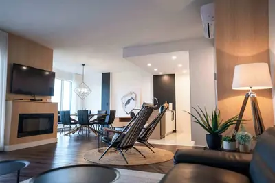 Image de 103 | Condo Lumineux | Piscine et Vue Imprenable