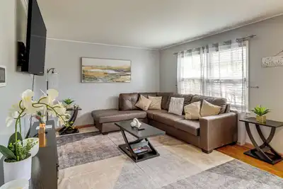 Image de Near Beaches, Base & Bay! Hampton Home w/ Backyard