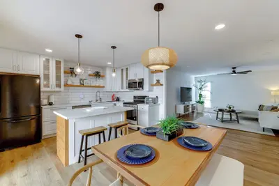 Image de Walk to Canal Trail! Condo w/ Pool in Scottsdale