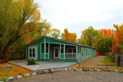 Image de Casa Del Río Encantado – Riverside 3br/2ba w/ Hot Tub & Game Room