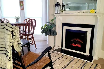 Image de Farmhouse Oasis |Washer/Dryer| Fireplace