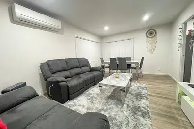 Image de Comfortable Rooms Available — Book Today