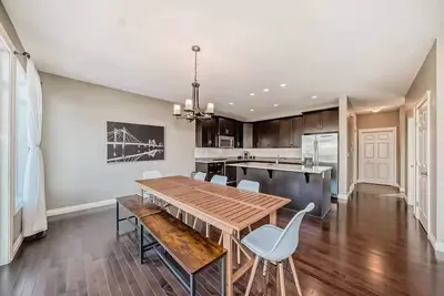 Image de Waterfront Home | Fireplace | 90 min to Banff