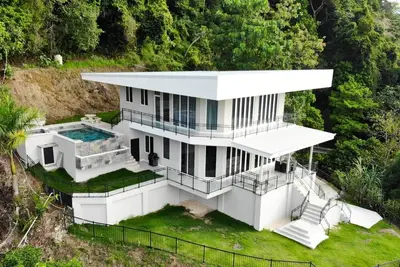 Image de Luxury 4br home with Infinity Pool & firepit