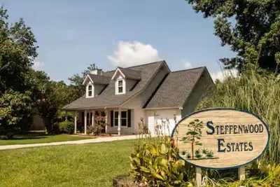 Image de Peaceful Pooler Retreat - Close to Savannah